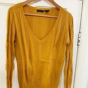 Featherweight V-Neck Sweater - Gold M